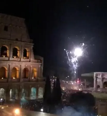 Balcony Colosseum View Apartment *